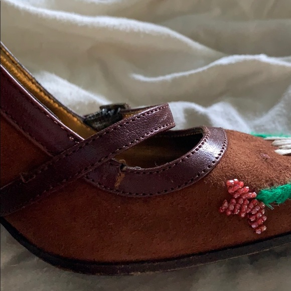 Dolce & Gabbana Floral Embroidered Pumps - Picture 5 of 8